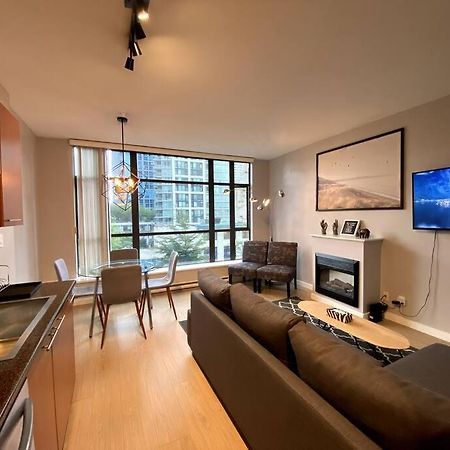 Entire Condo In Heart Of Downtown Ванкувер Экстерьер фото